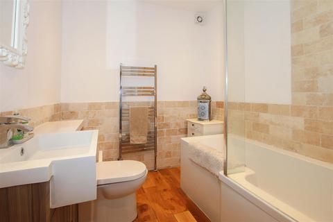 4 bedroom semi-detached bungalow for sale, Doddinghurst Road, Doddinghurst, Brentwood