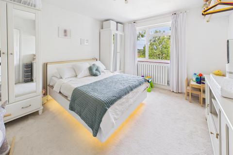 25 Chipstead Close, Coulsdon, CR5 3AL