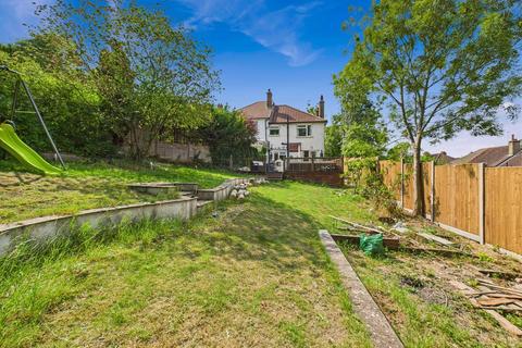 25 Chipstead Close, Coulsdon, CR5 3AL
