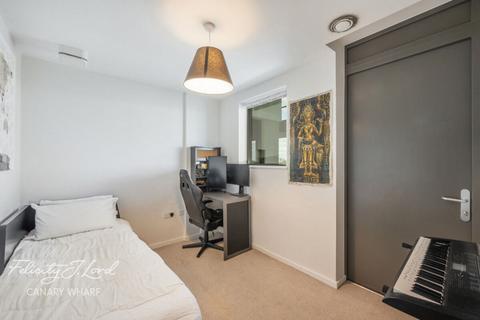 2 bedroom flat for sale, Pioneer Court, London E16