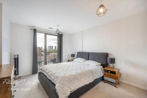 2 bedroom flat for sale, Pioneer Court, London E16