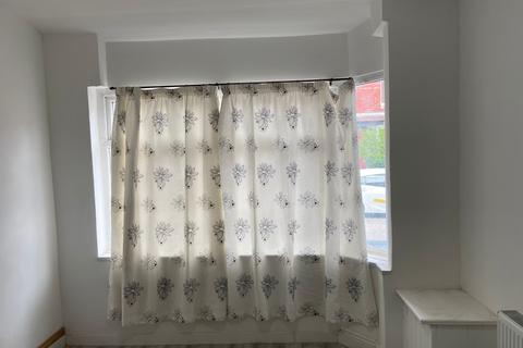 3 bedroom house to rent, Westminster Street, Levenshulme M19