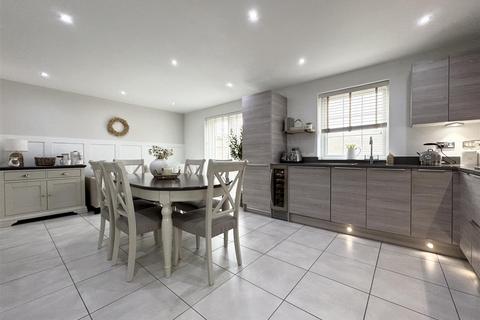 4 bedroom detached house for sale, Paddock Way, Skelmanthorpe, HD8 9GW