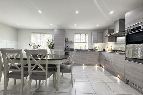 4 bedroom detached house for sale, Paddock Way, Skelmanthorpe, HD8 9GW