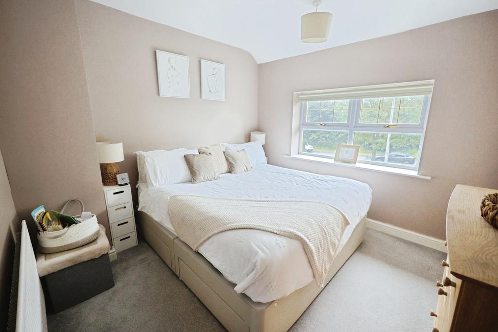 Pbox-bedroom-325351.JPG