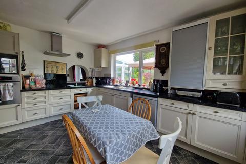 28 Lichfield Drive, Great Haywood, Stafford, ST18 0SX