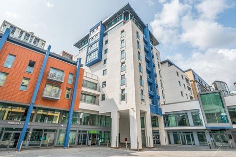3 bedroom flat for sale, Hardwicks Square, London, SW18