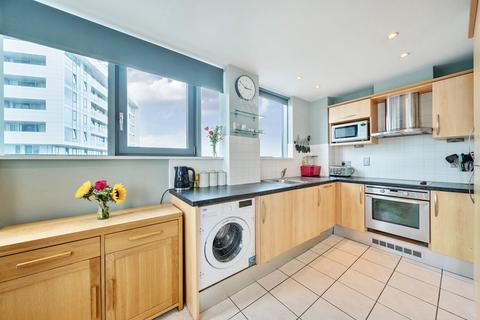 3 bedroom flat for sale, Hardwicks Square, London, SW18