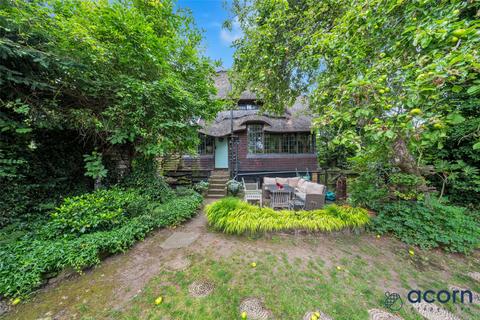 4 bedroom semi-detached house for sale, Buck Lane, Kingsbury NW9