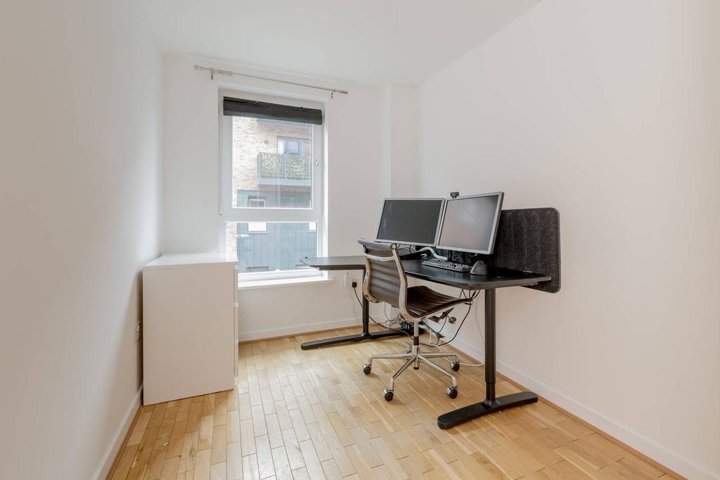 Bedroom 3  / Study