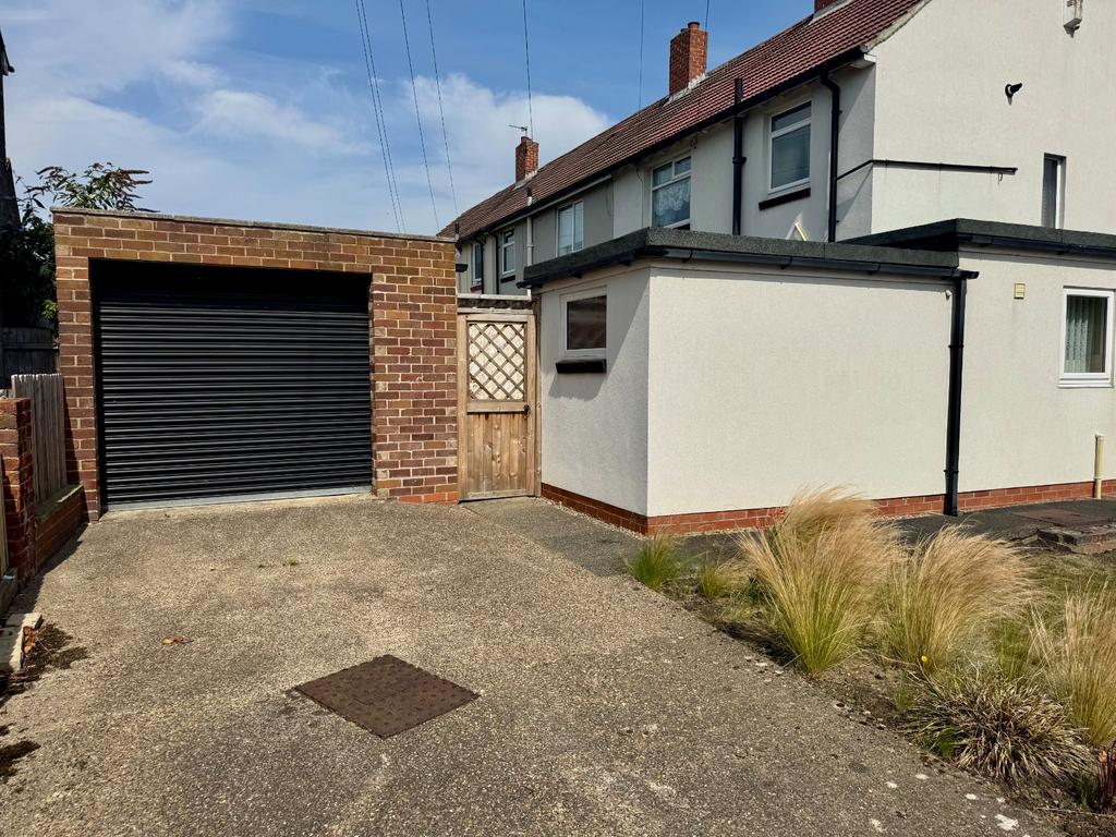Driveway/Garage