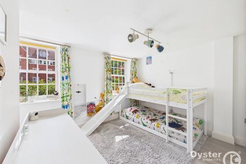 2 bedroom flat for sale, Cottage Close, Harrow, HA2