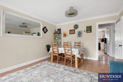2 bedroom flat for sale, Dover Close, Cricklewood, London, NW2