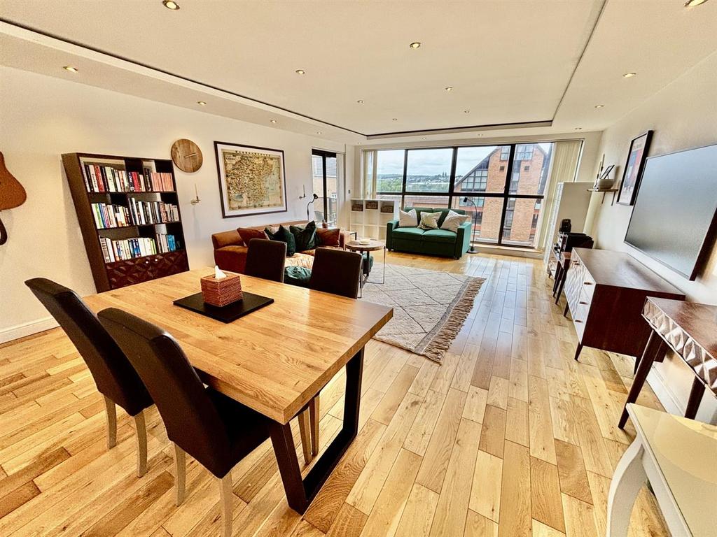 Lounge/Dining Room