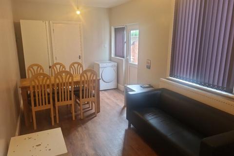 5 bedroom terraced house to rent, Brazil Street, Leicester LE2