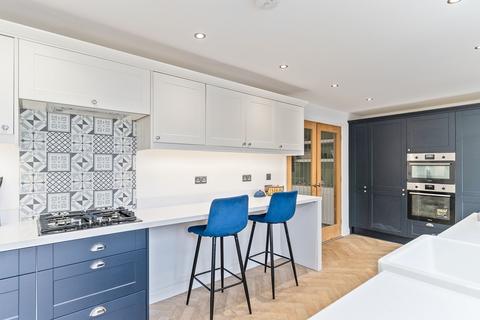 10 Afon Close, New Inn, Pontypool, NP4 0QE