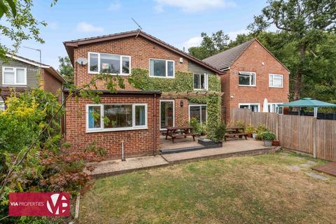 6 Broom Close, Cheshunt, Waltham Cross, EN7 6DD