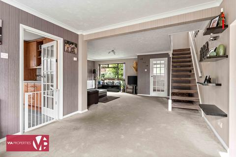 6 Broom Close, Cheshunt, Waltham Cross, EN7 6DD