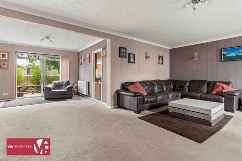 6 Broom Close, Cheshunt, Waltham Cross, EN7 6DD