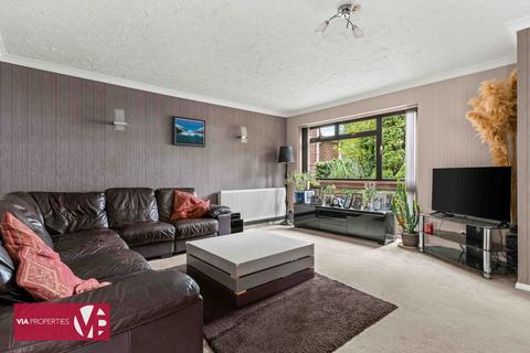 6 Broom Close, Cheshunt, Waltham Cross, EN7 6DD