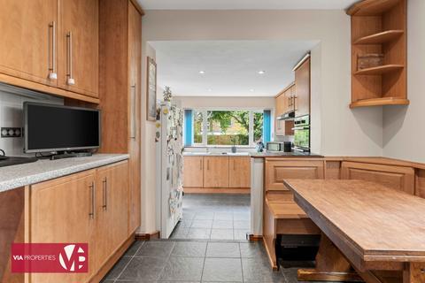 6 Broom Close, Cheshunt, Waltham Cross, EN7 6DD