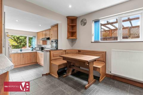 6 Broom Close, Cheshunt, Waltham Cross, EN7 6DD
