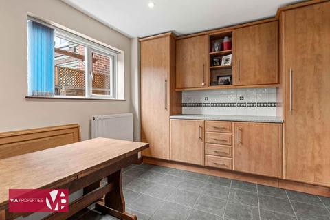 6 Broom Close, Cheshunt, Waltham Cross, EN7 6DD