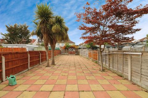3 bedroom terraced house for sale, Horns Road, Ilford IG6