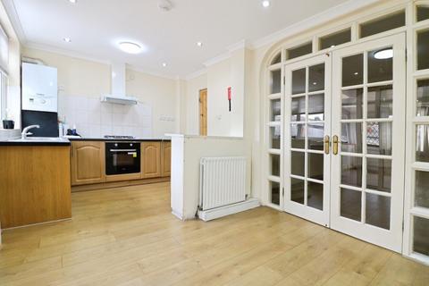 3 bedroom terraced house for sale, Horns Road, Ilford IG6