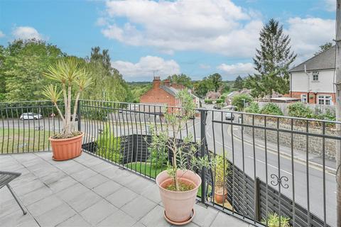 2 bedroom semi-detached house for sale, Weald Road, Brentwood