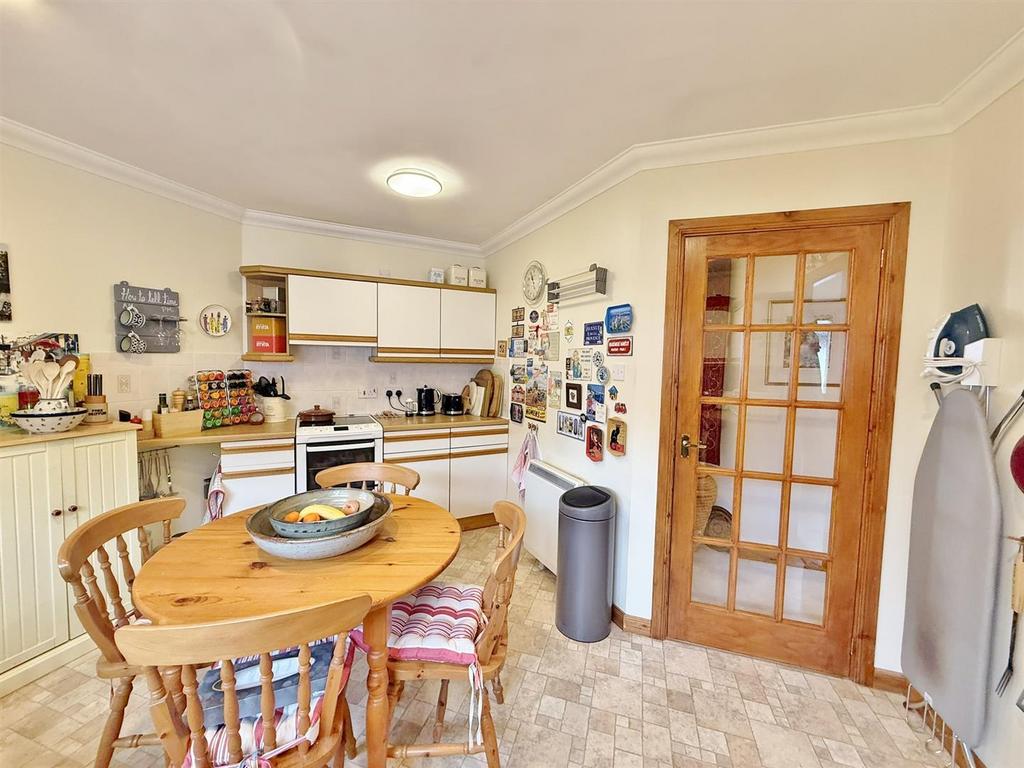 Kitchen to hallway