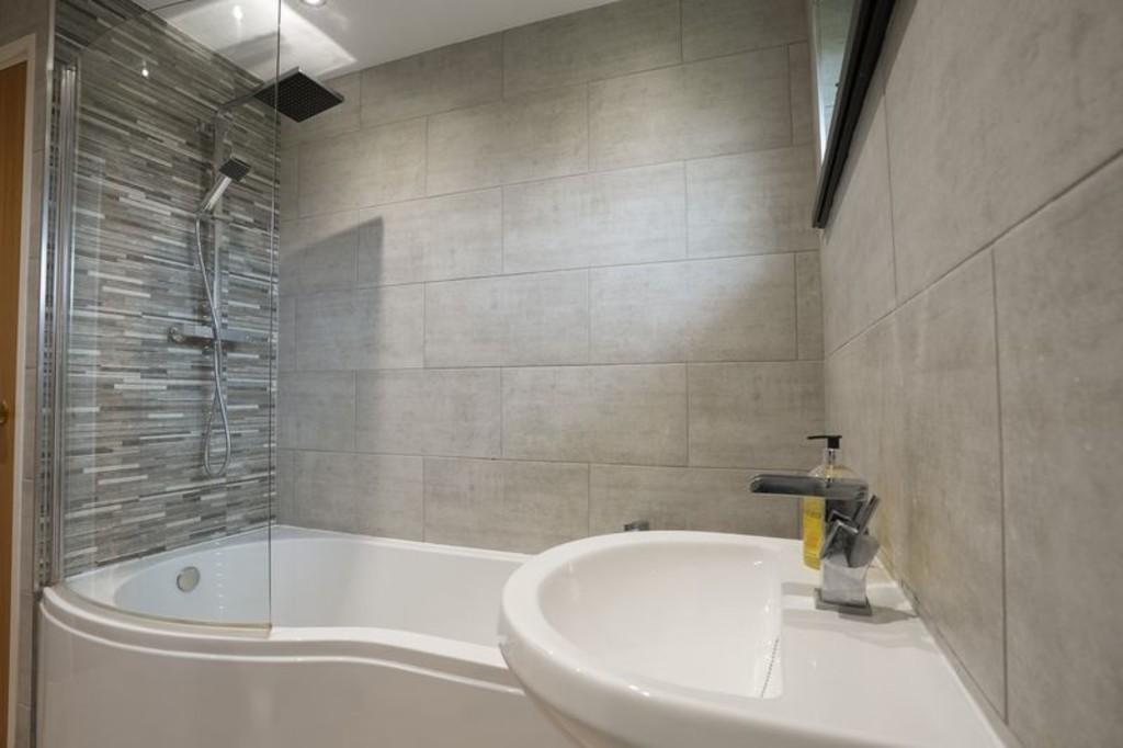 Family Bathroom - Bath