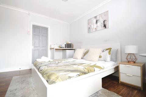 1 bedroom in a house share to rent, Waverley Road, Plumstead, London