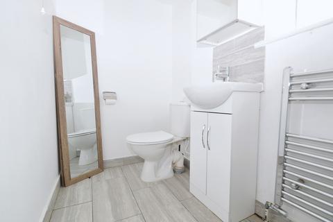 1 bedroom in a house share to rent, Waverley Road, Plumstead, London