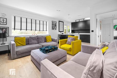 2 Bryn Castell, Radyr, Cardiff, CF15 8RA