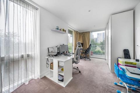 3 bedroom flat for sale, Merlin Court, Tizzard Grove, London, SE3