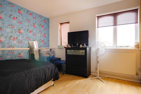 1 bedroom flat for sale, Larmans Road, Enfield