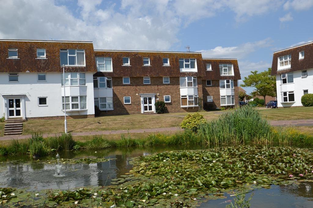 Westlake Gardens, Worthing, West Sussex, BN13 1LF 2 bed flat £189,950