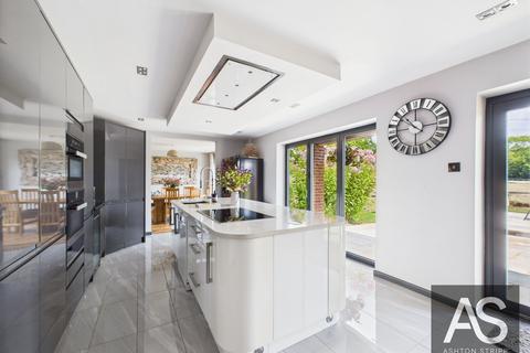 5 bedroom detached house for sale, Woodmans Green Road, Whatlington, TN33