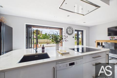 5 bedroom detached house for sale, Woodmans Green Road, Whatlington, TN33