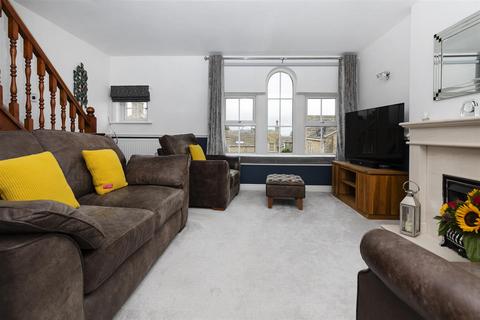 3 bedroom townhouse for sale, Kiln Court, Huddersfield HD3