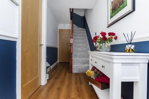 3 bedroom townhouse for sale, Kiln Court, Huddersfield HD3