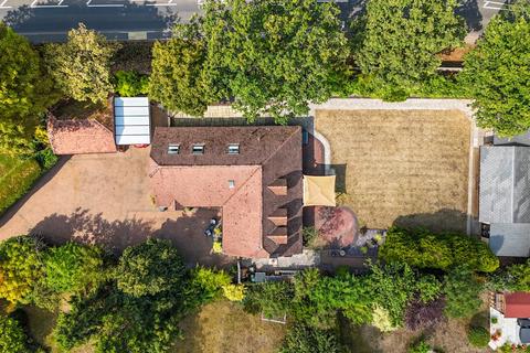 6 bedroom detached house for sale, Hillside, Reading RG7