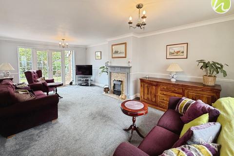 4 bedroom detached house for sale, Romagne Close, Horndon-On-The-Hill, SS17