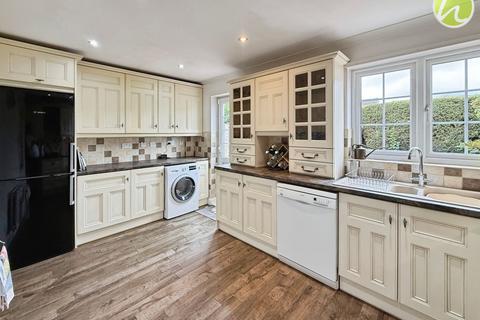 4 bedroom detached house for sale, Romagne Close, Horndon-On-The-Hill, SS17