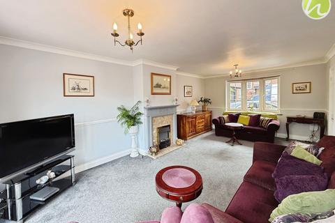 4 bedroom detached house for sale, Romagne Close, Horndon-On-The-Hill, SS17