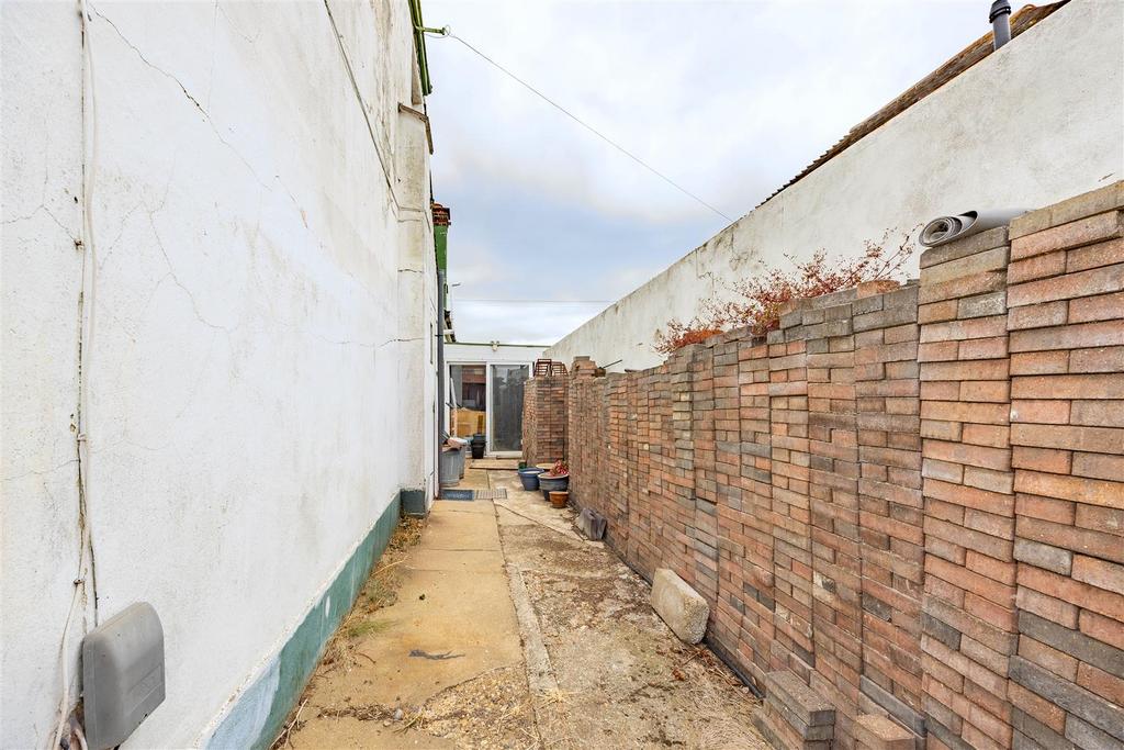 Rear Garden/Rear Garage Access