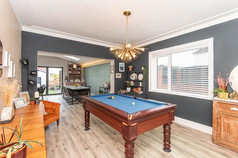 3 bedroom detached house for sale, Walton Road, Chesterfield S40