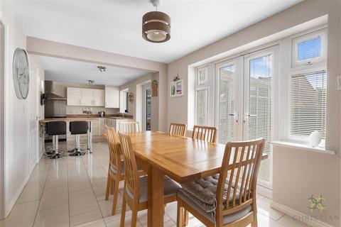 5 bedroom detached house for sale, Violet Walk, Evesham WR11