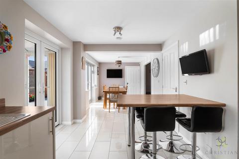 5 bedroom detached house for sale, Violet Walk, Evesham WR11